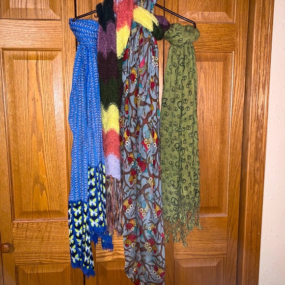 Bundle of four scarves - Picture 1 of 10
